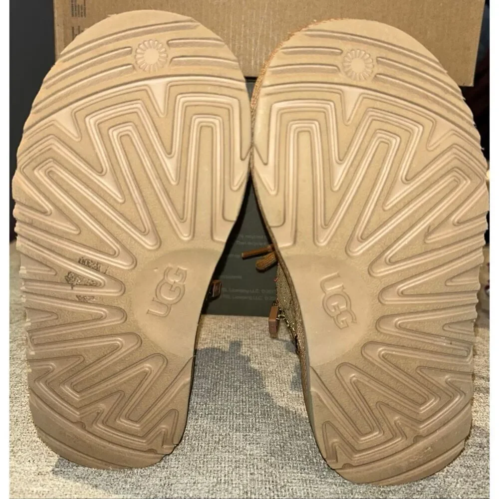 UGG Kids' Neumel II Graphic Stitch boots size 11 Toddler